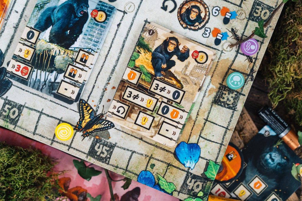 Spielplan und Spielkarten des Kennerspiels After Us