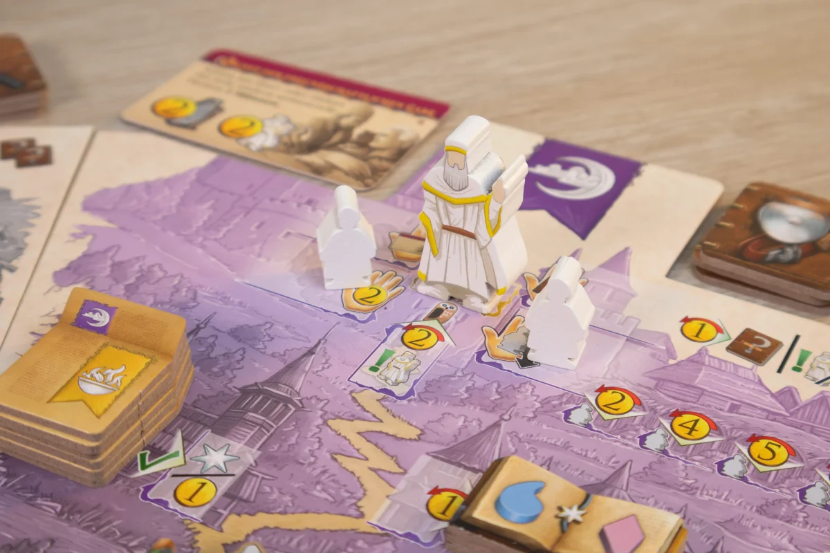 Darstellung des Medicus aus dem Kennerspiel Medico, der den Spielenden Wissen und neue Fähigkeiten vermittelt.